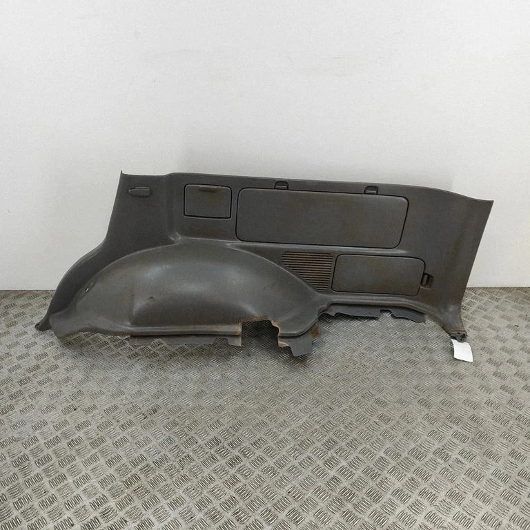 Pagasiruumi külje viimistluspaneel – Toyota Land Cruiser (J100) (1998-2007)
