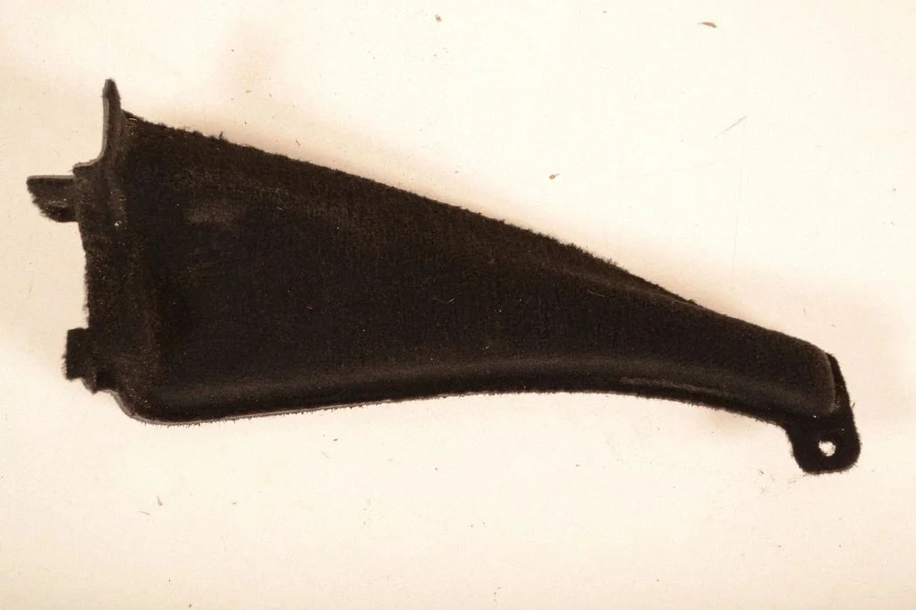Pagasiruumi külje viimistluspaneel A2046903125