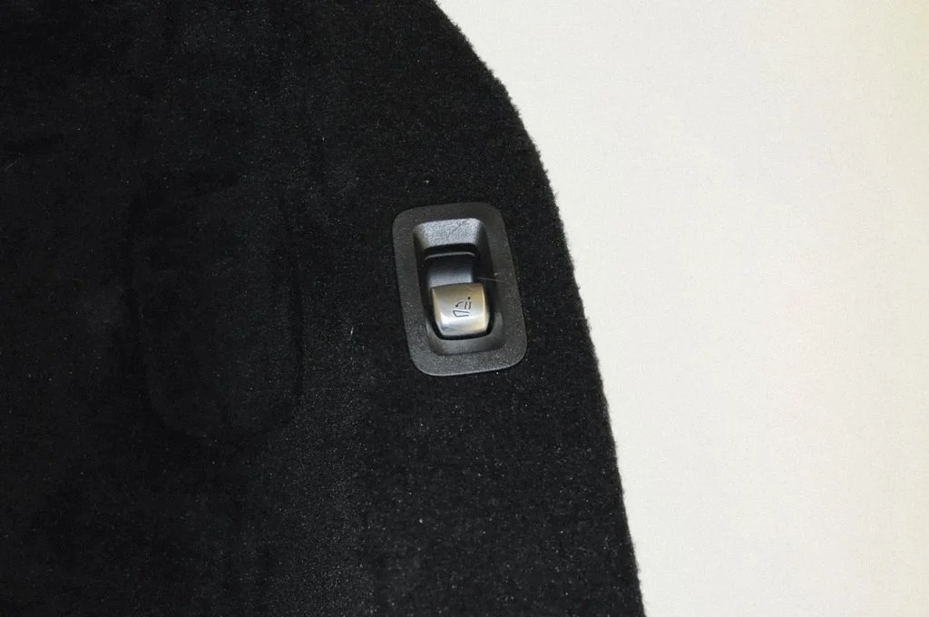Boczny panel tapicerki bagażnika – Mercedes-Benz Klasa C W205 (2014-2021)