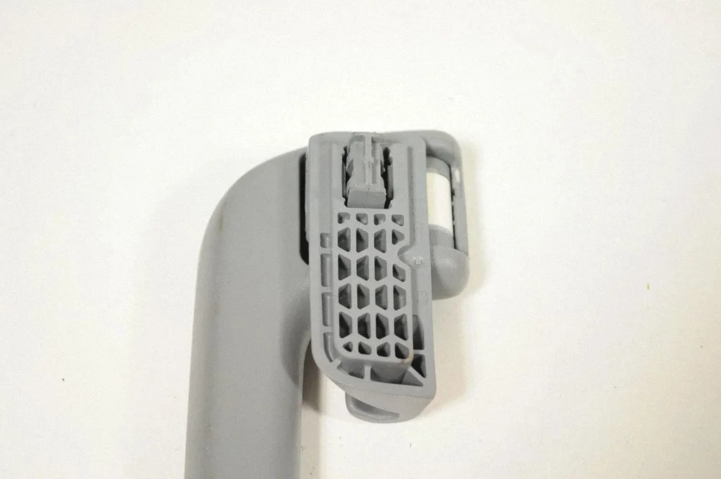 Rokturis aizmugurējais 8V0857607
