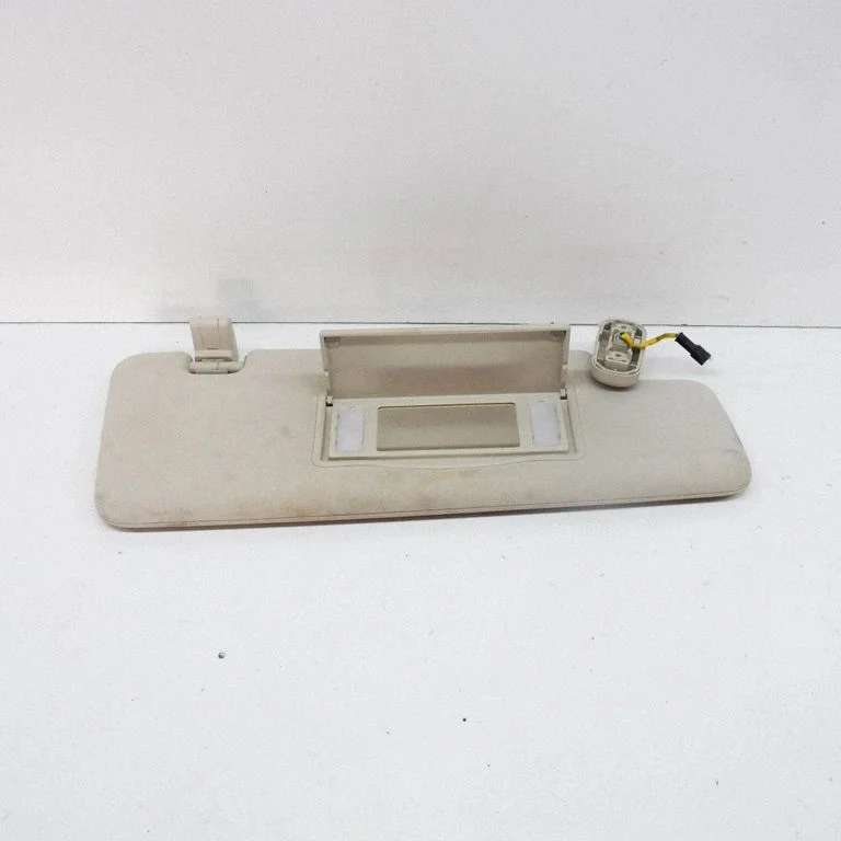 Sun visor – right