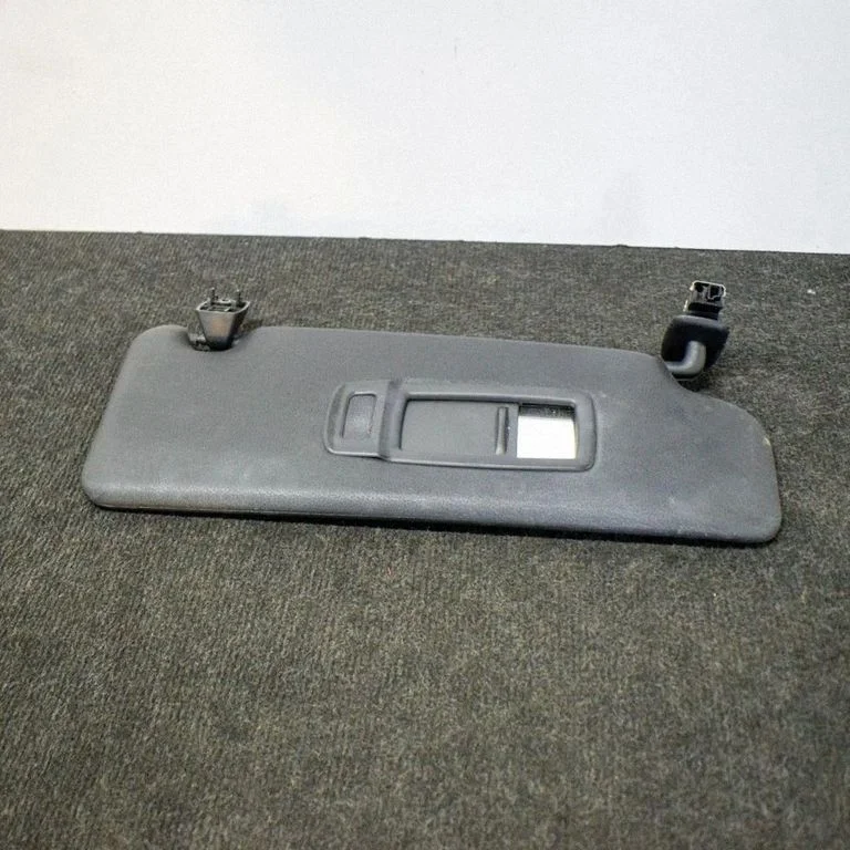 Sun visor – right