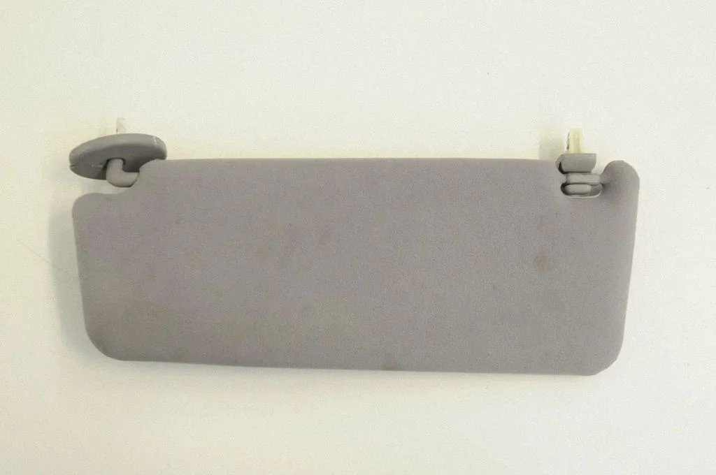 Sun visor – right