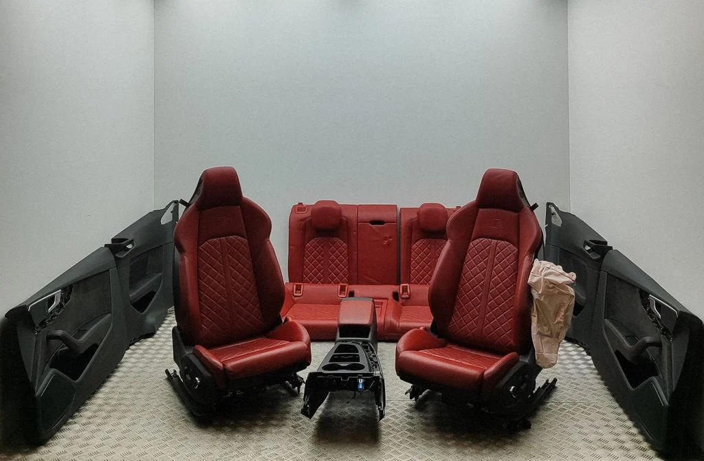 Interior set 8W6881106AD