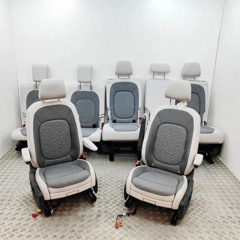 Interior set 7T0881106C