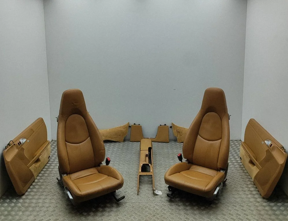 Interior set 997555101