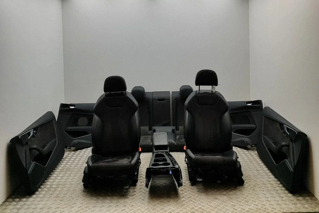 Interior set 8W6881105AB