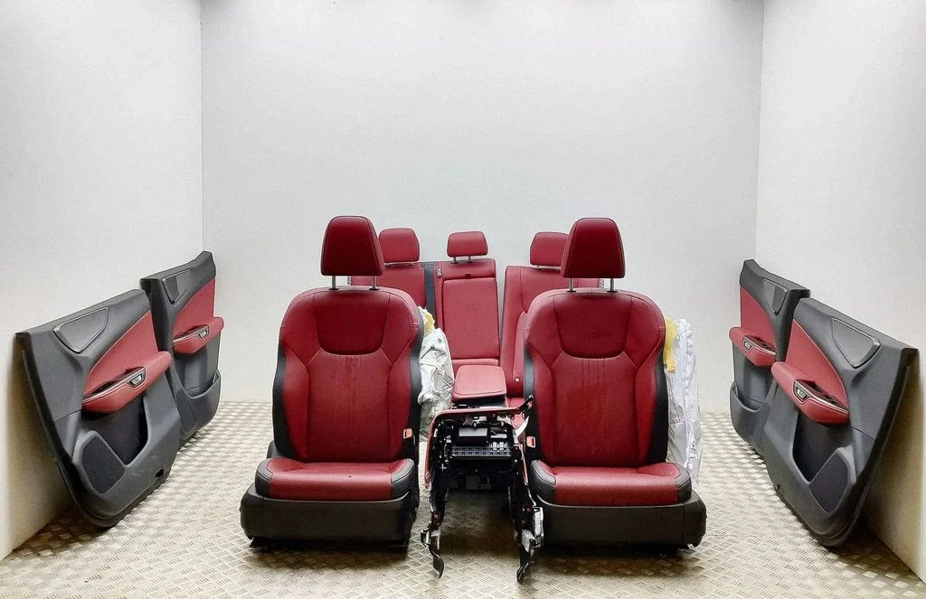 Interior set 676107838129