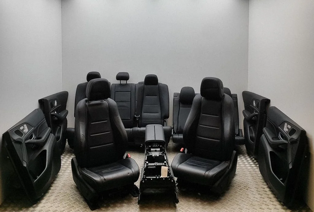 Interior set A1677370901
