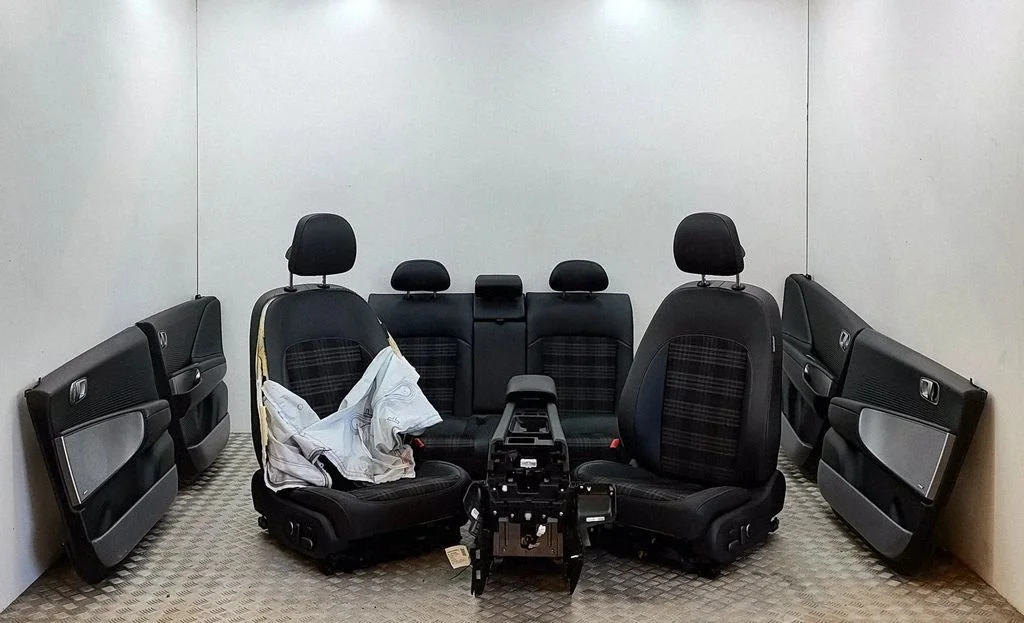 Interior set 82305KL050