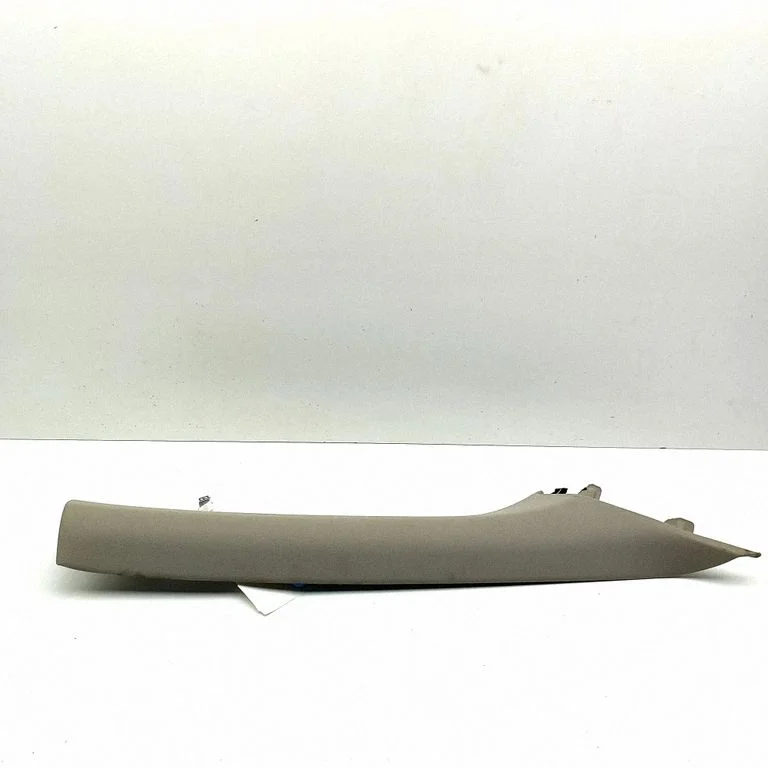 (A) piilari kate – Nissan Ariya (2021-)