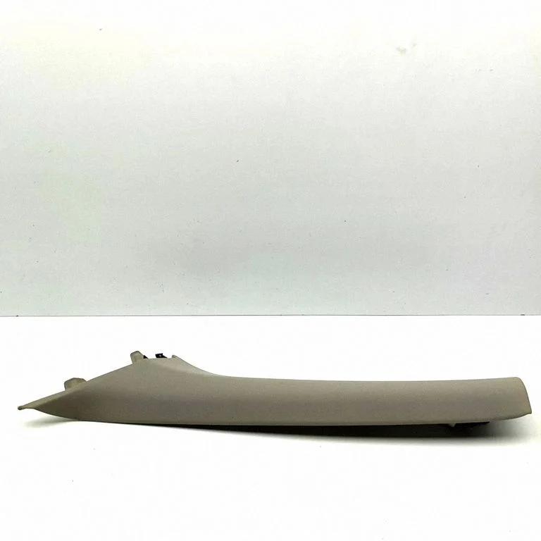 (A) piilari kate – Nissan Ariya (2021-)