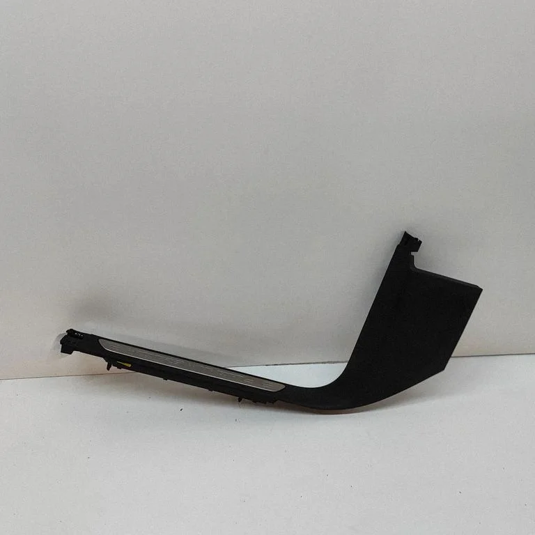 (A) pillar trim – Porsche Cayenne (92A) (2010-2017)
