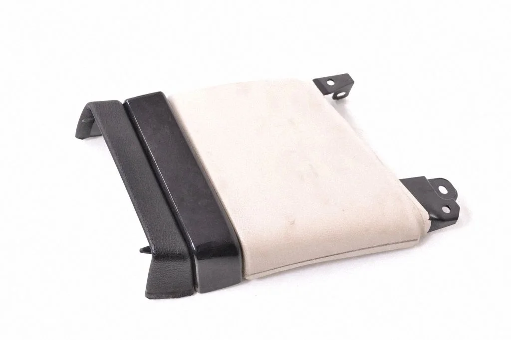(B) pillar trim (bottom) 560857