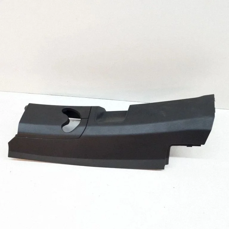 (B) piilari kate (alumine) – BMW i3 (2013-)