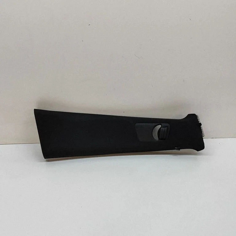 (B) pillar trim (top) A1676906000