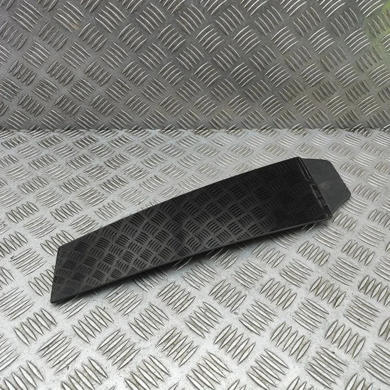 (B) pillar trim (top) 9J0845032