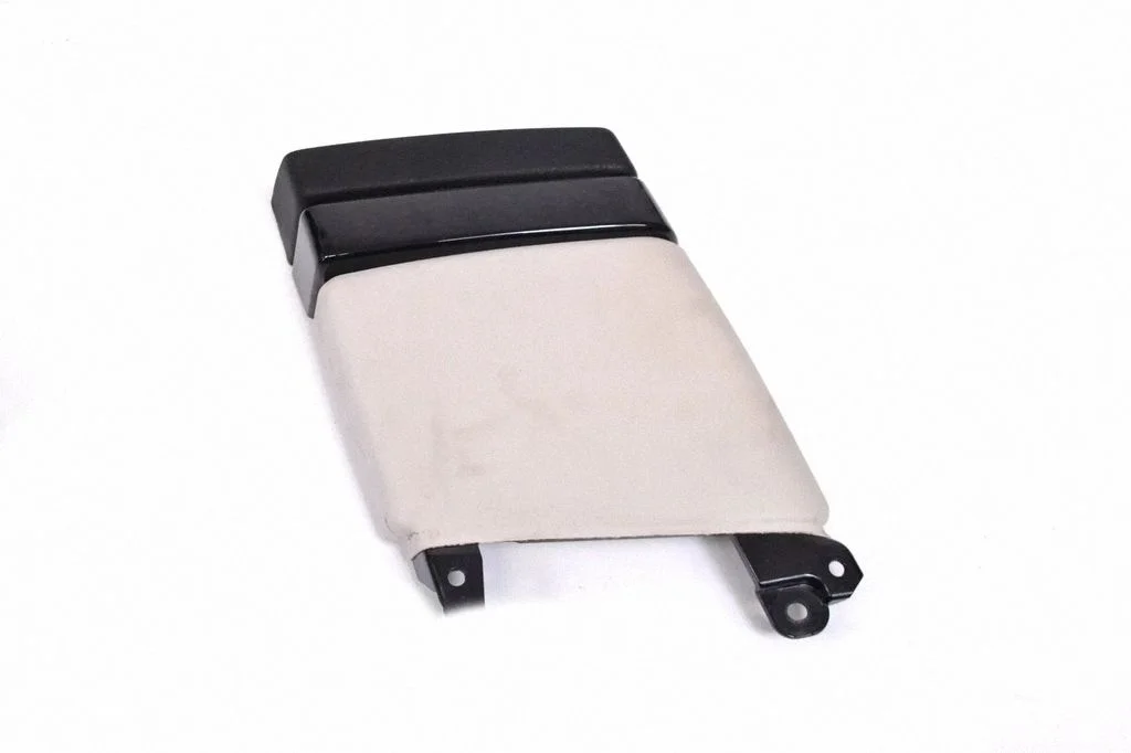 (B) pillar trim (top) 1751600