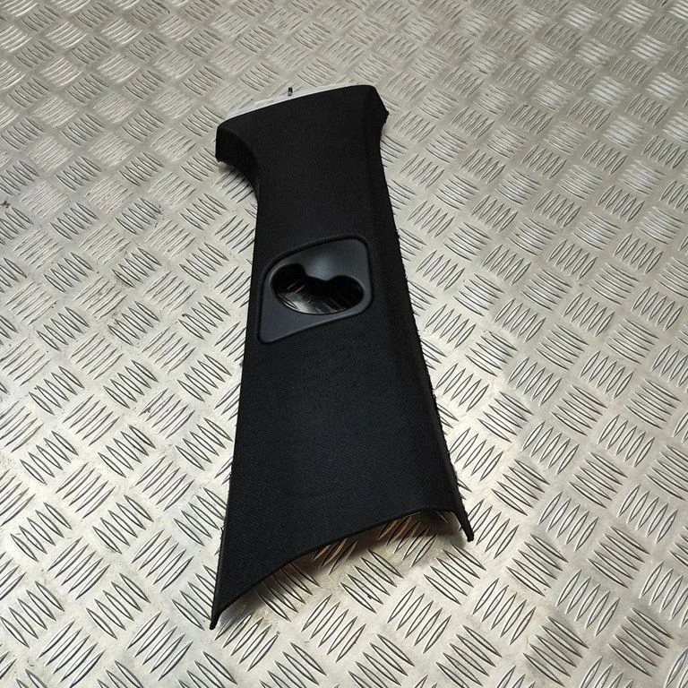 (B) piilari kate (ülemine) – BMW X5 F15 (2013-2017)