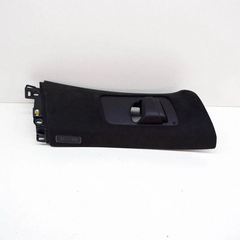 (B) pillar trim (top) 108048701A