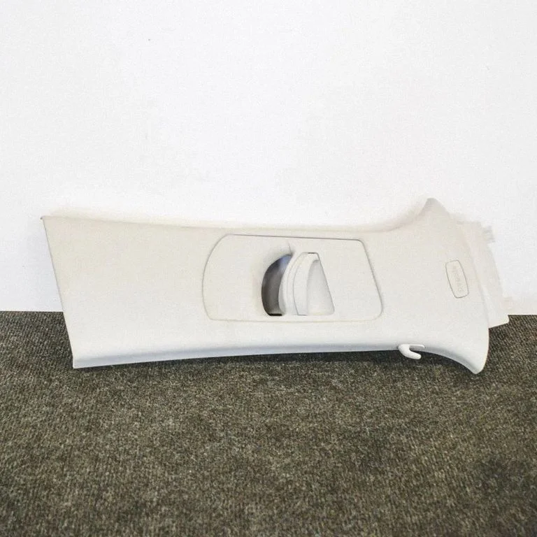 (B) statņa apdare (augšējā) 5L0869244