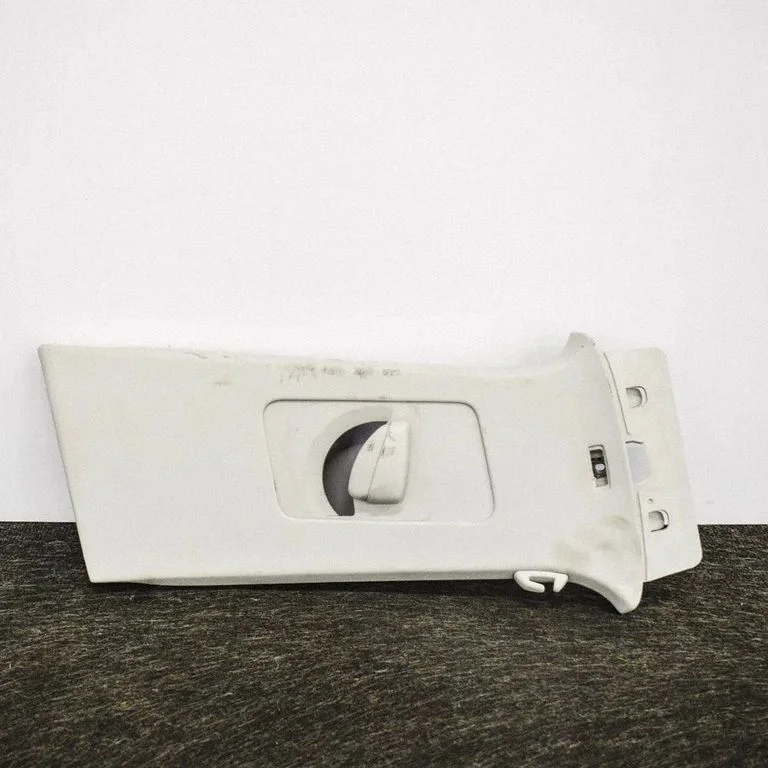 (B) pillar trim (top) – Volkswagen Tiguan (2007-2016)