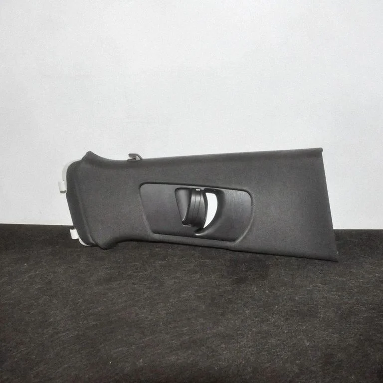 (B) statņa apdare (augšējā) 8R0867294