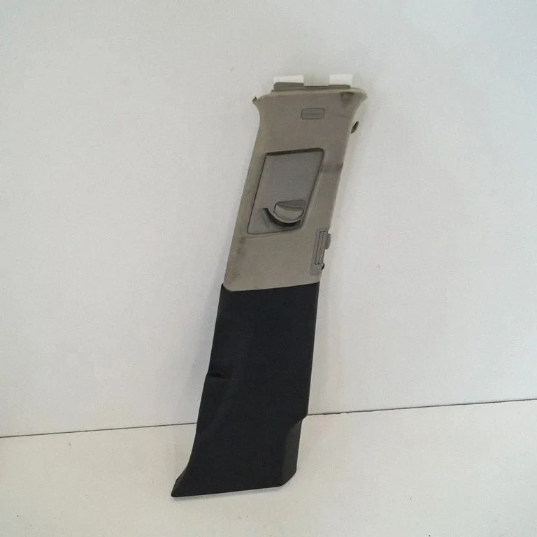 (B) statņa apdare (augšējā) 4L0867294