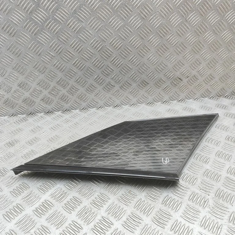 (C) pillar trim 9825592480