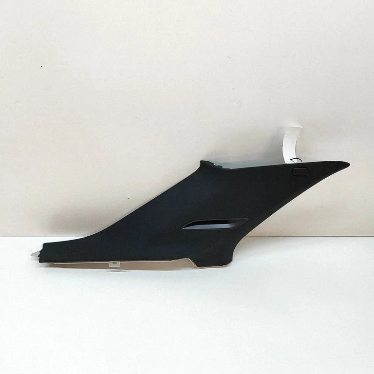 (C) pillar trim A1676909304