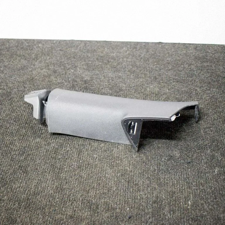 (C) pillar trim 108627300G