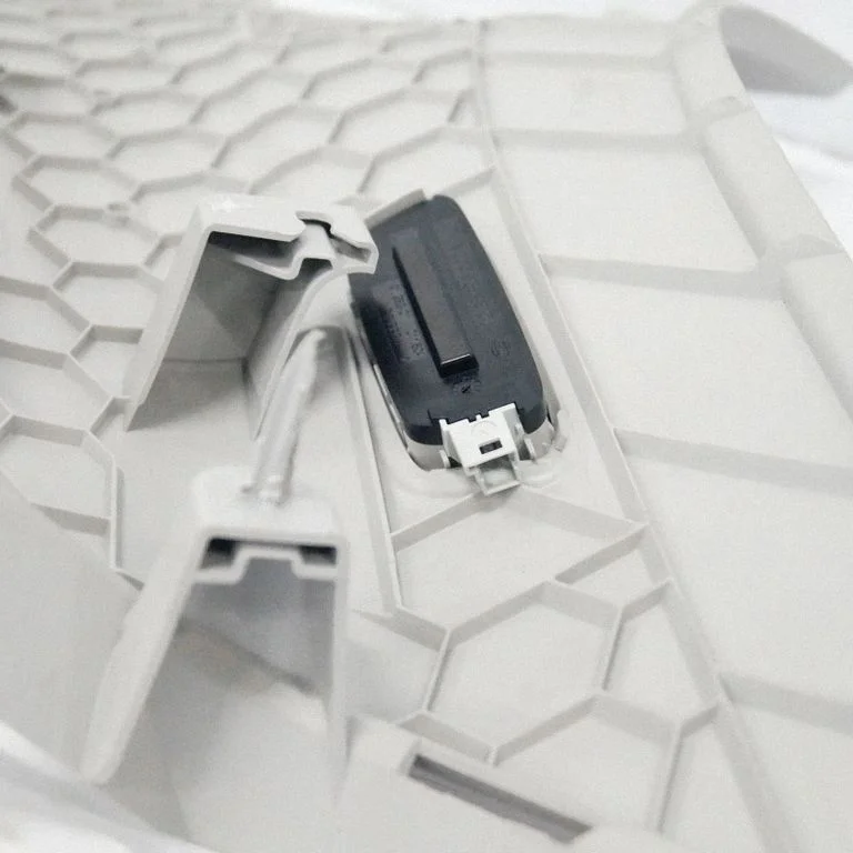 (C) pillar trim – Mercedes-Benz GLC-Class C253 (2016-)