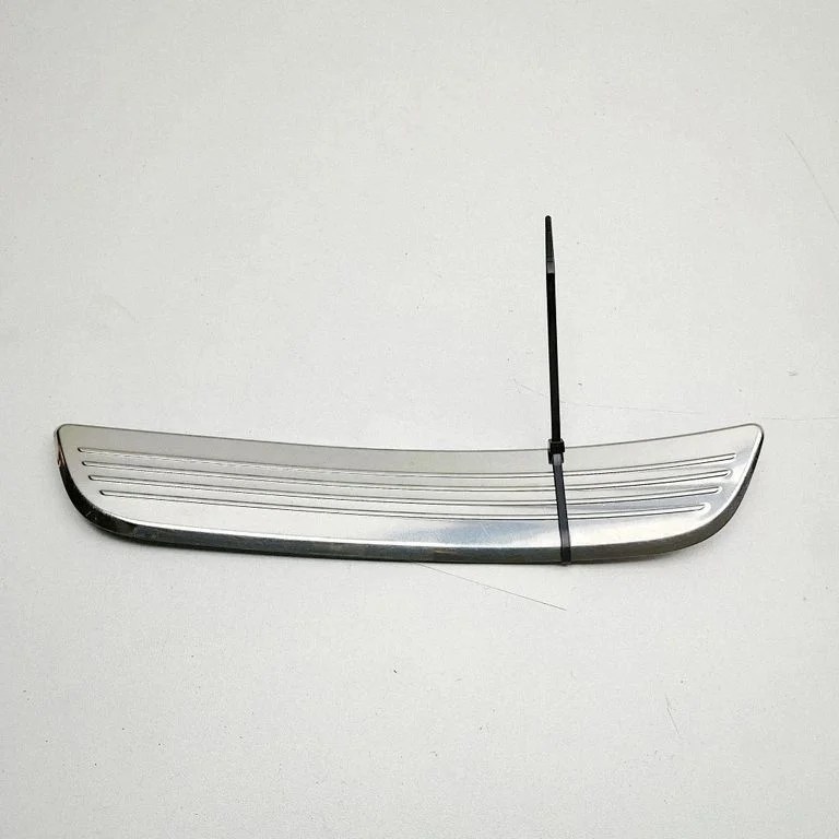 Rear sill trim cover A2056800135