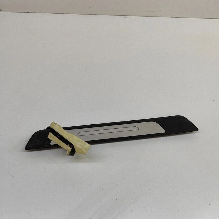 Aizmugurējā sliekšņa apdare (iekšējā) 4KE947428