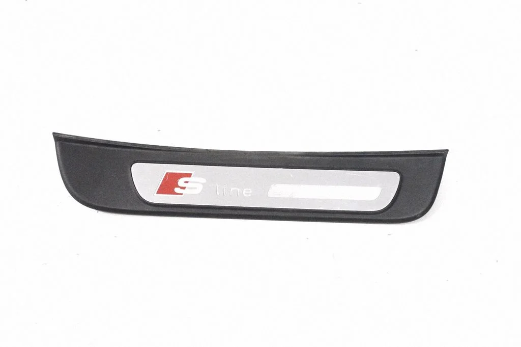 Aizmugurējā sliekšņa apdare (iekšējā) 8T8853376A