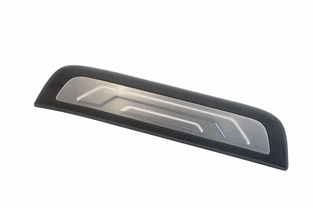 Rear sill trim cover 858912P100