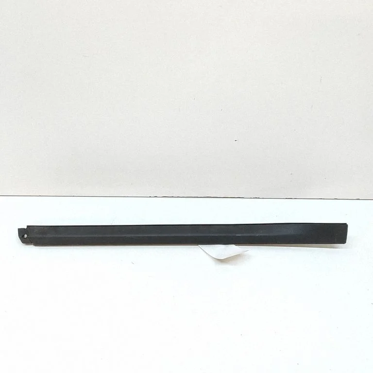 Rear sill trim cover 9Y0853539