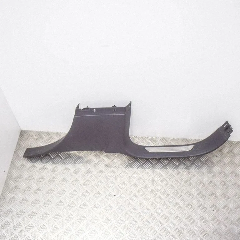 Aizmugurējā sliekšņa apdare (iekšējā) 7P0853370H