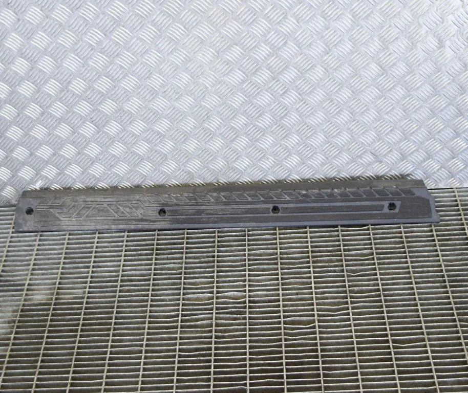 Aizmugurējā sliekšņa apdare (iekšējā) BK21B13248AB