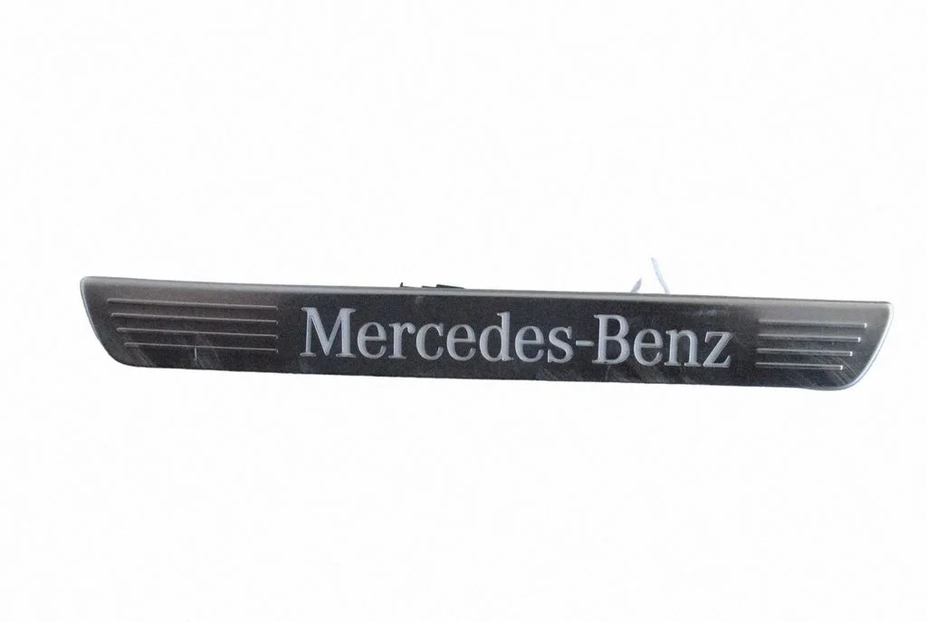 Rear sill trim cover A1676862200