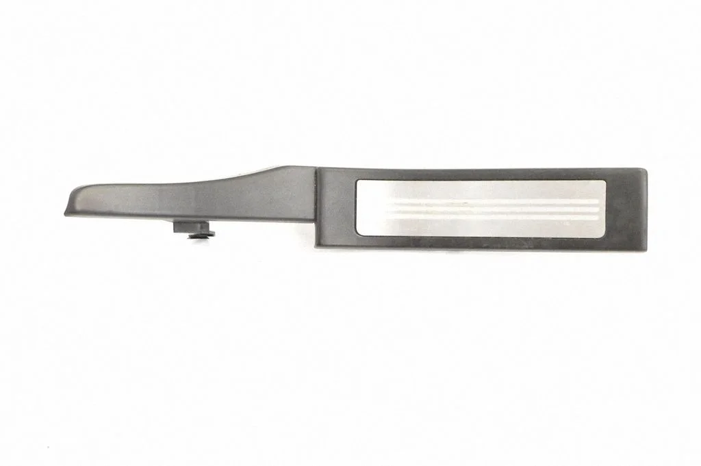 Aizmugurējā sliekšņa apdare (iekšējā) 8X23F13244AGW