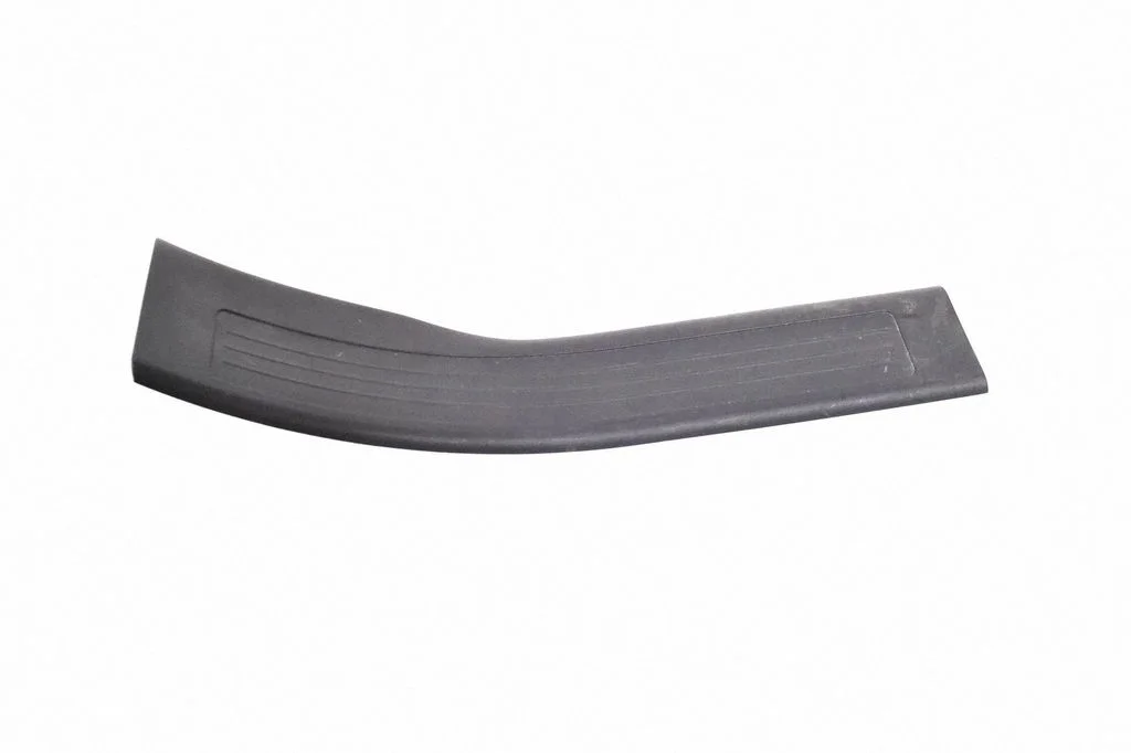 Aizmugurējā sliekšņa apdare (iekšējā) A1646801235