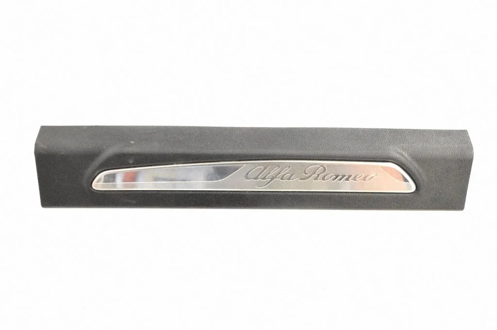 Rear sill trim cover 156107576