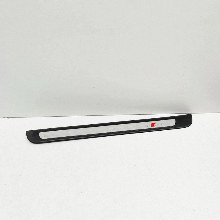 Front sill trim cover 4G8853373A