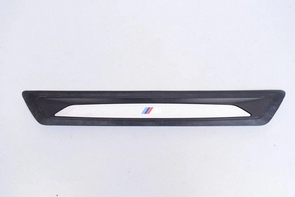 Priekšējā sliekšņa apdare (iekšējā) 8051037