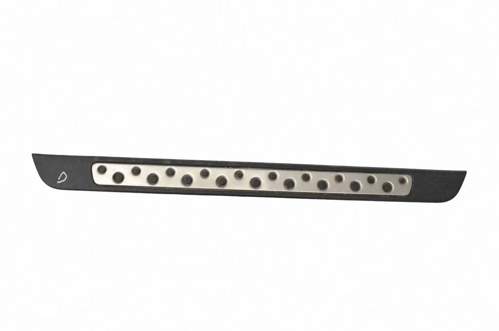 Front sill trim cover – Nissan Qashqai (2010-2014)