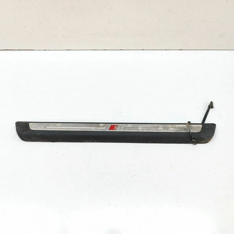 Priekšējā sliekšņa apdare (iekšējā) 83A947417