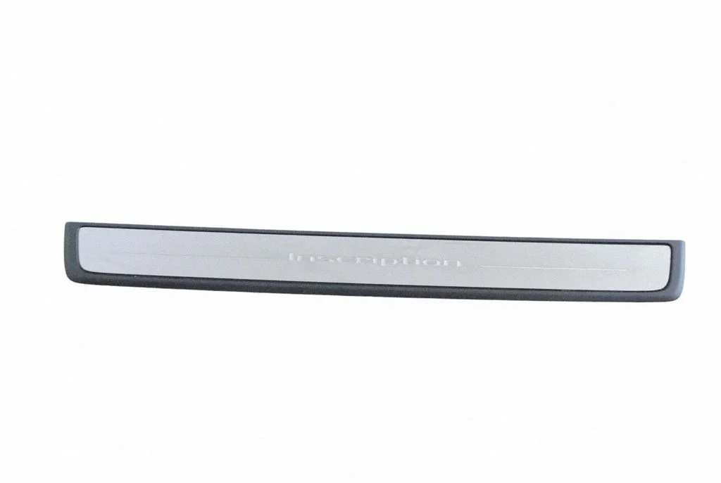 Front sill trim cover