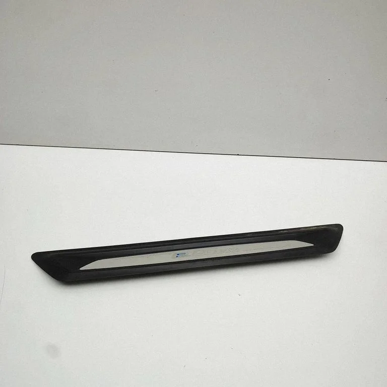 Front sill trim cover 7407967
