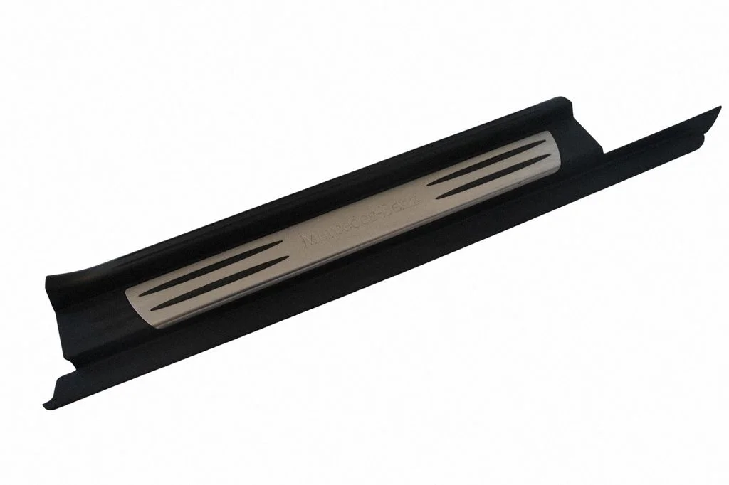 Front sill trim cover A1716800235